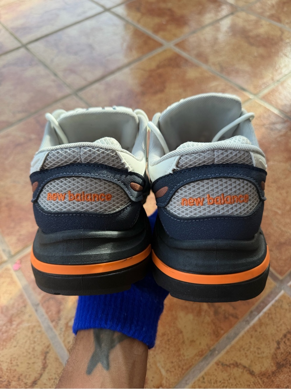 Size 11 Men’s And Women’s 12.5 - New Balance 1000 White, Navy & Orange - Picture 3 of 7